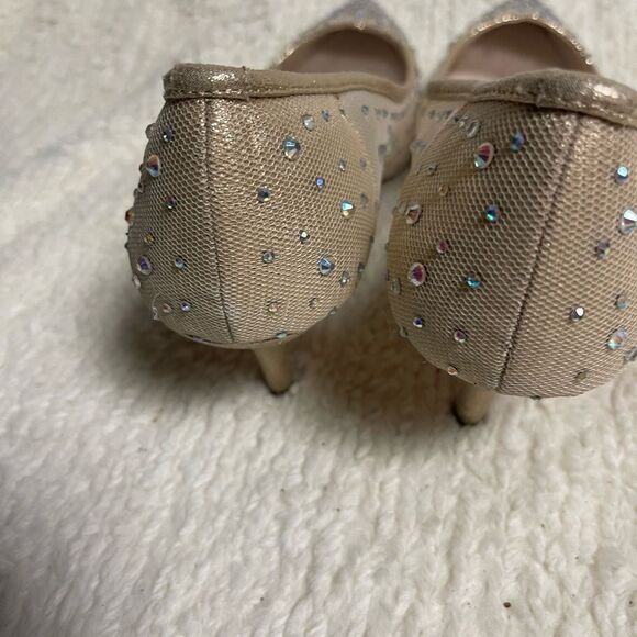 De Blossom Collection Beige net Rhinestone synthetic gold trim &kitten heel SZ10 - Picture 6 of 9